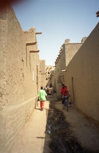 En gade i den gamle bydel i Djenné